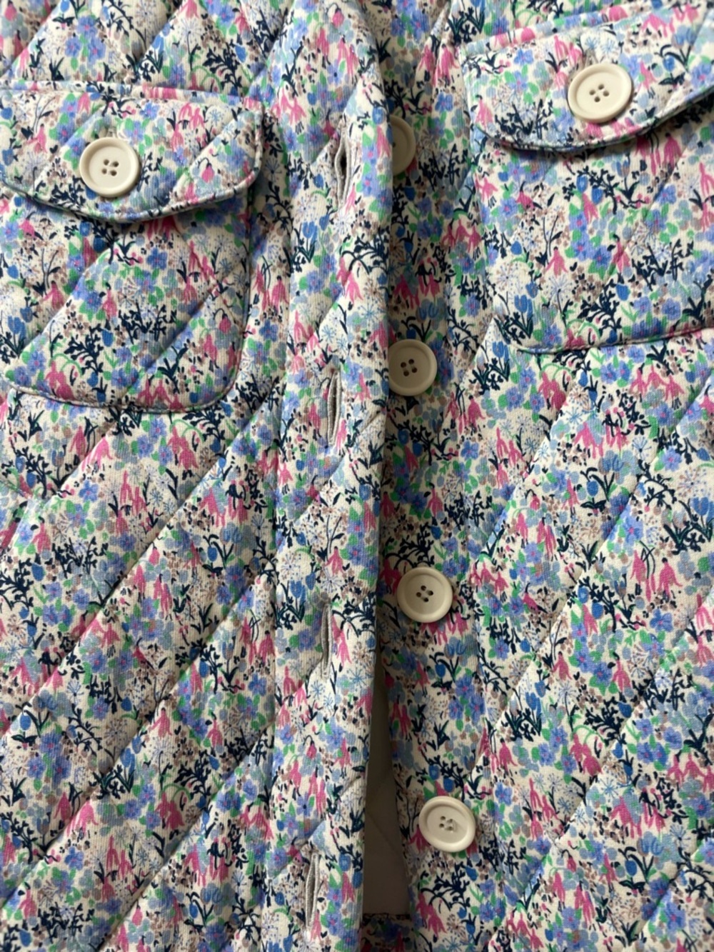 & Other Stories Cream Quilted Floral-Trim Vest with Pastel Print - Picture 3 of 11